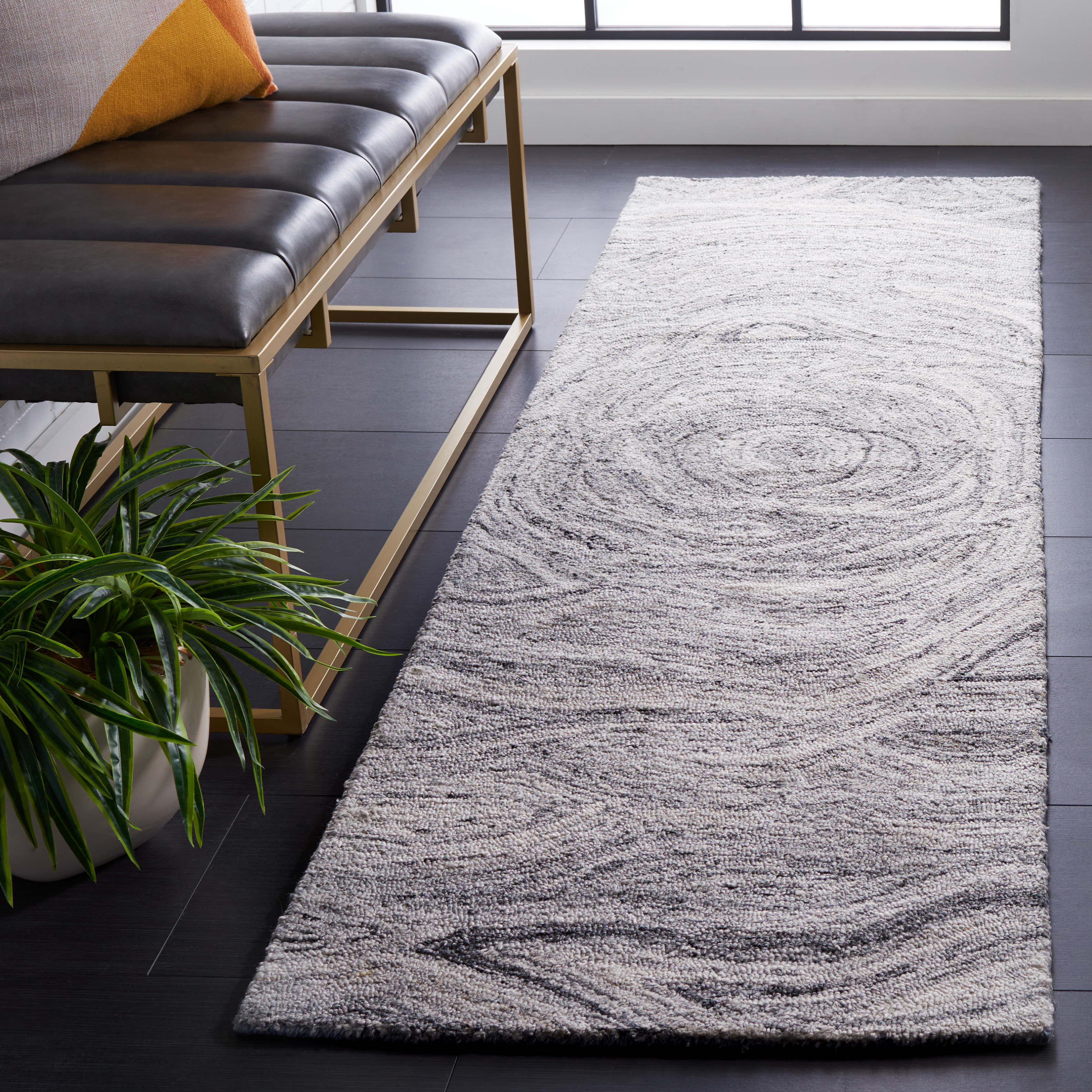 Safavieh Hand Tufted Abstract Collection Dark Grey / Black Area Rugs – ABT148H